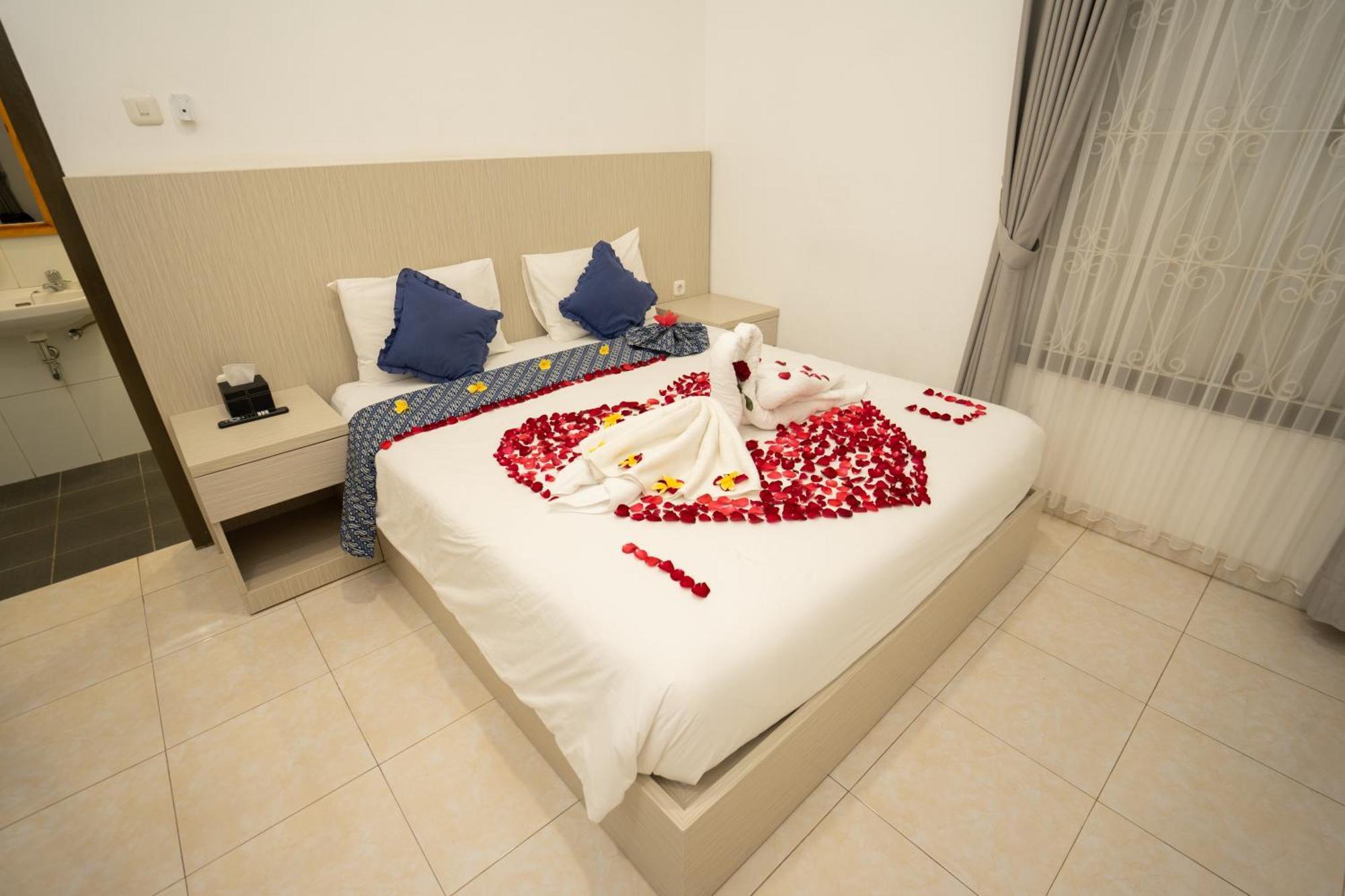 Yuwono Hotel & Villa Malioboro Джокякарта Екстериор снимка