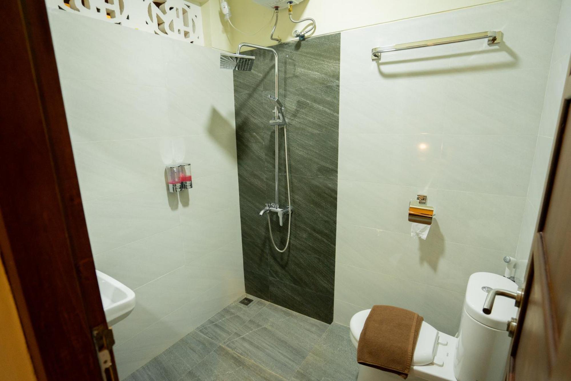 Yuwono Hotel & Villa Malioboro Джокякарта Екстериор снимка