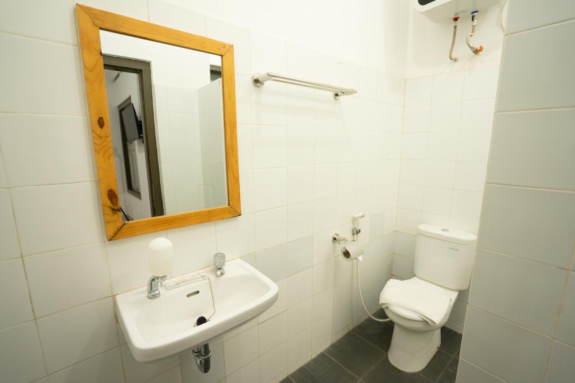 Yuwono Hotel & Villa Malioboro Джокякарта Екстериор снимка