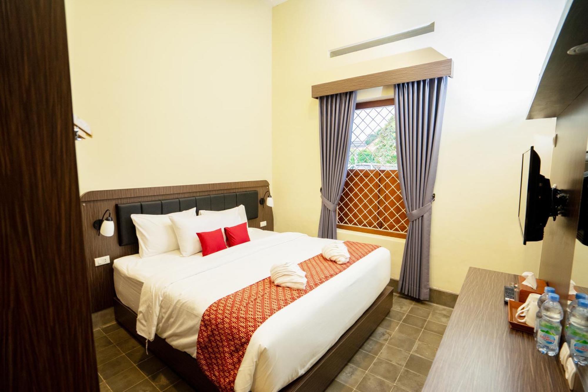 Yuwono Hotel & Villa Malioboro Джокякарта Екстериор снимка