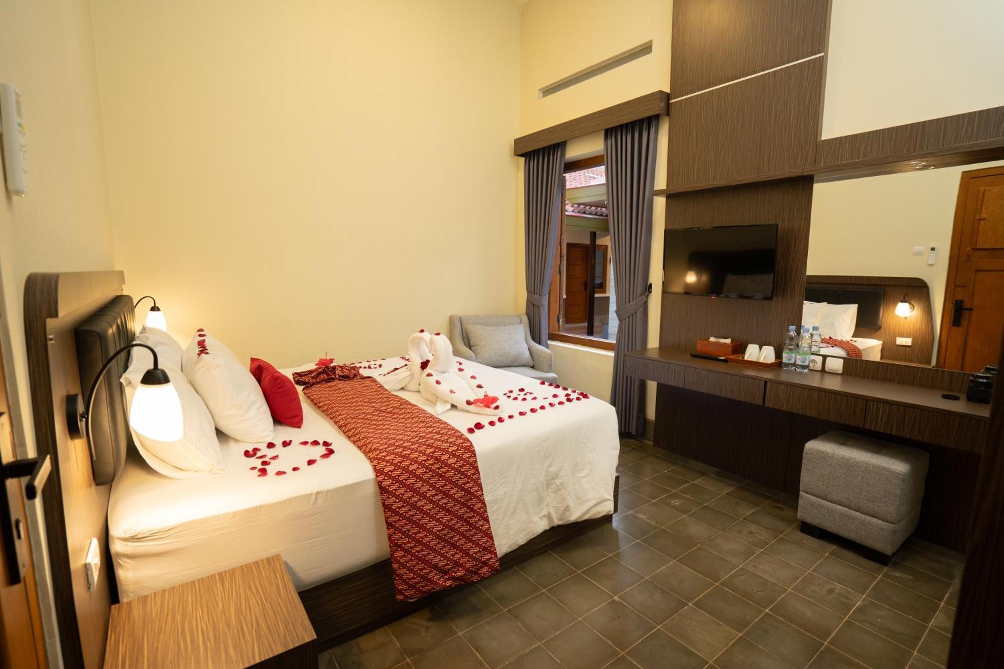 Yuwono Hotel & Villa Malioboro Джокякарта Екстериор снимка