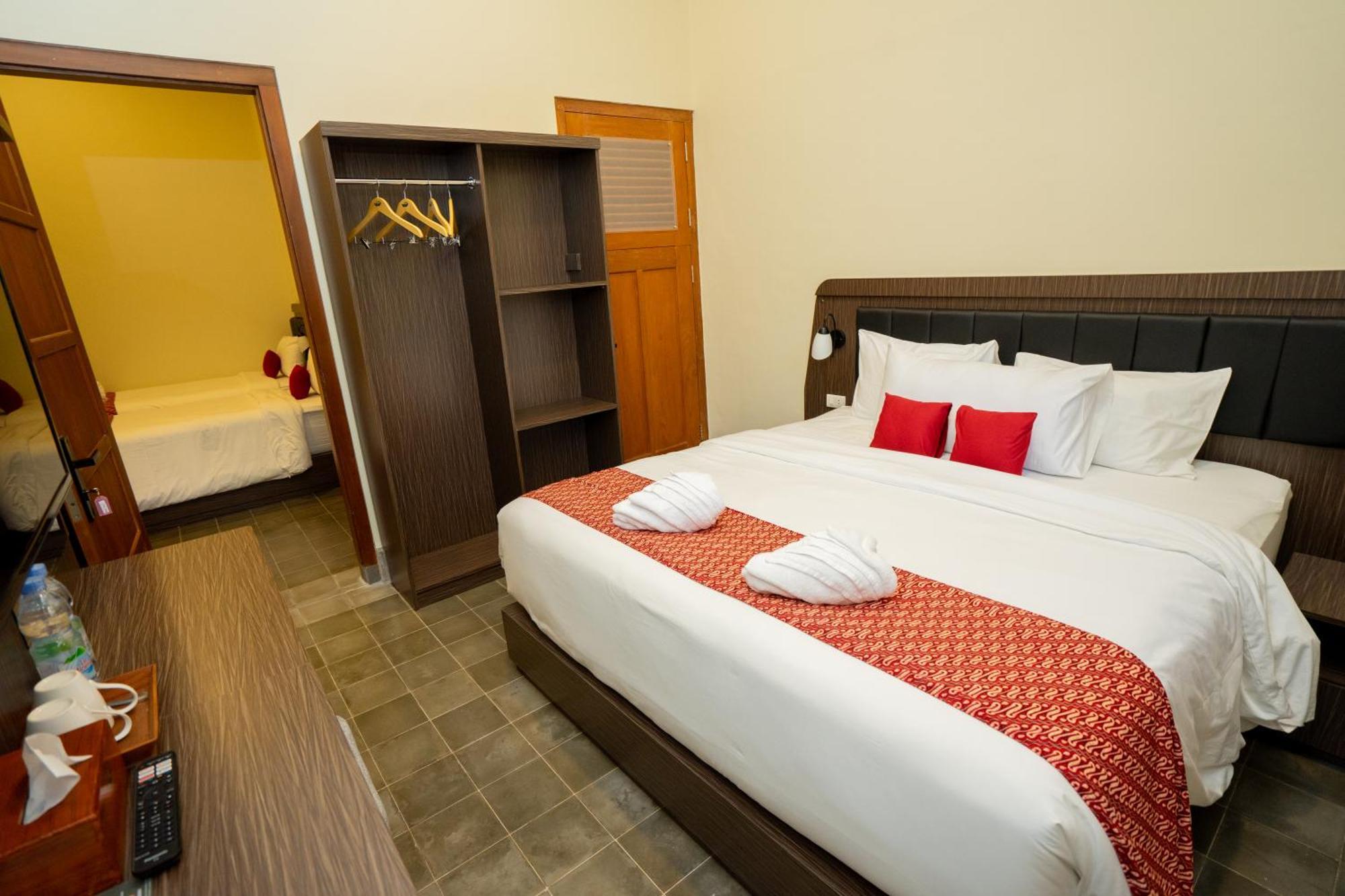 Yuwono Hotel & Villa Malioboro Джокякарта Екстериор снимка