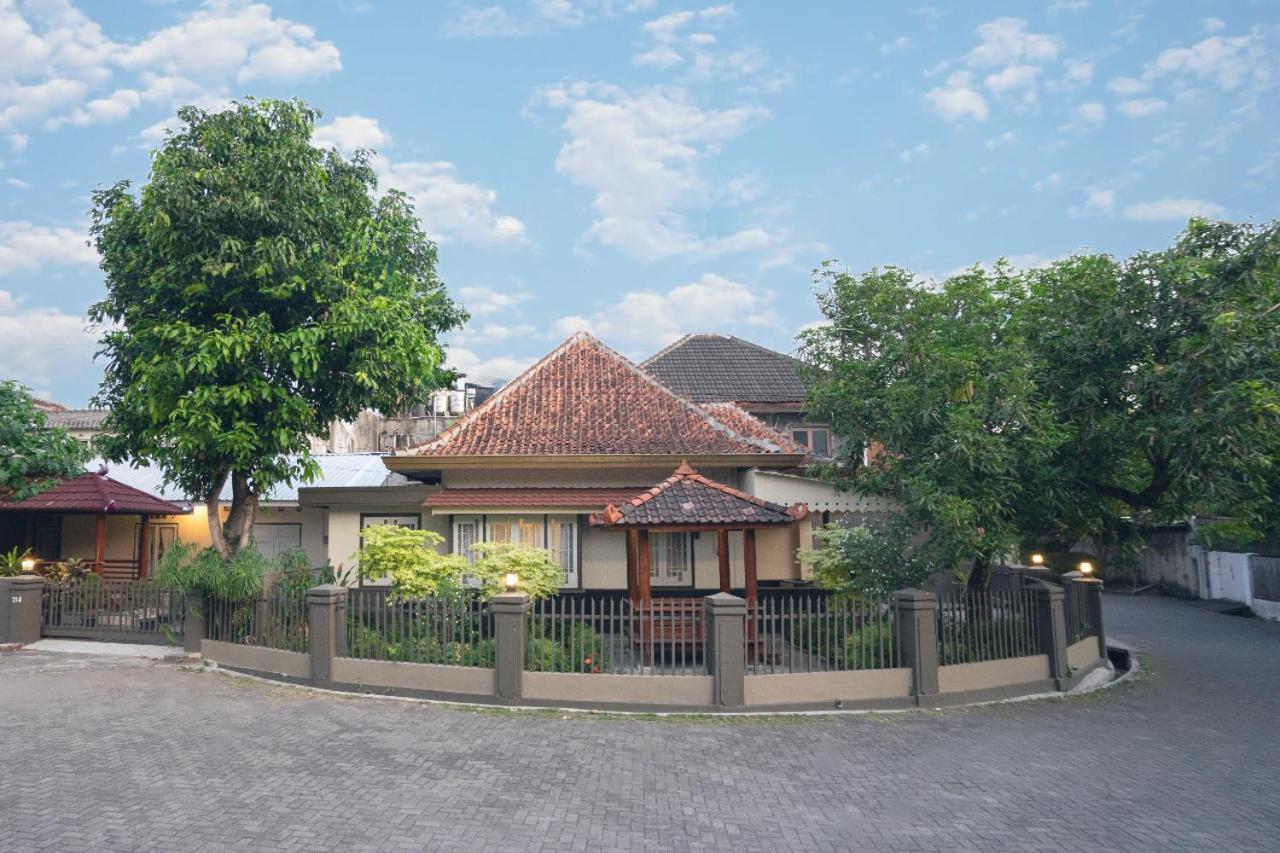 Yuwono Hotel & Villa Malioboro Джокякарта Екстериор снимка