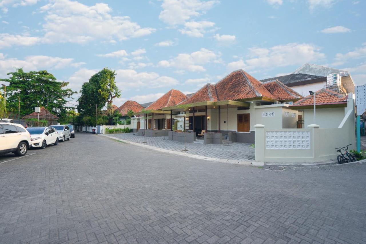 Yuwono Hotel & Villa Malioboro Джокякарта Екстериор снимка