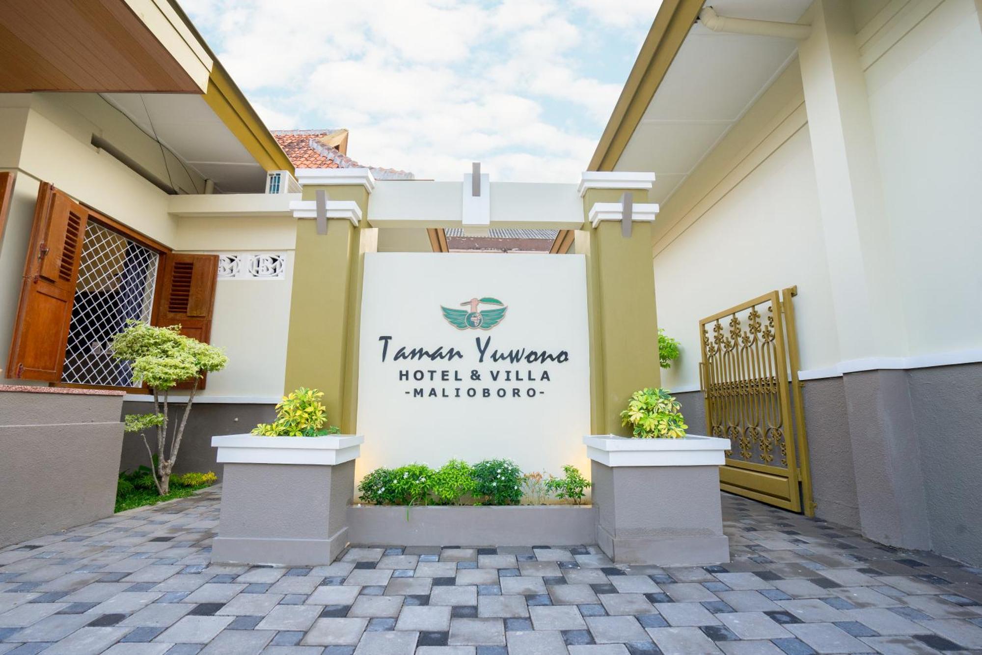 Yuwono Hotel & Villa Malioboro Джокякарта Екстериор снимка